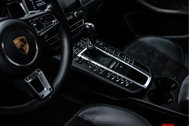 Porsche Macan view 28