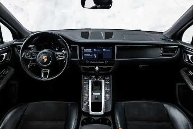 Porsche Macan view 18
