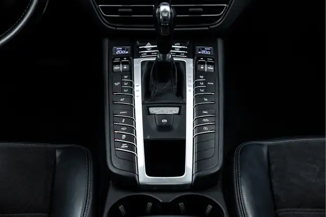 Porsche Macan view 21