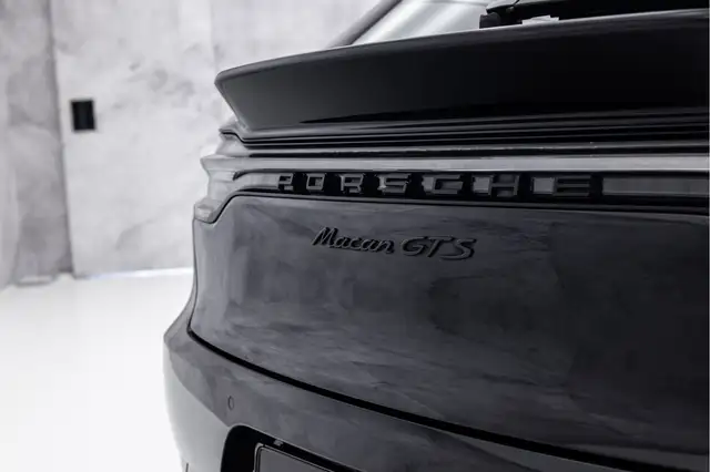 Porsche Macan view 14