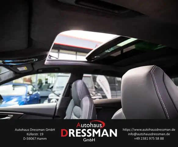 Audi SQ8 view 11