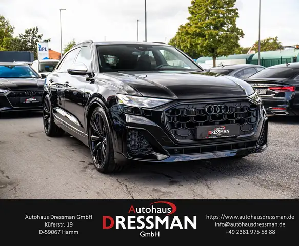 Audi SQ8 view 3