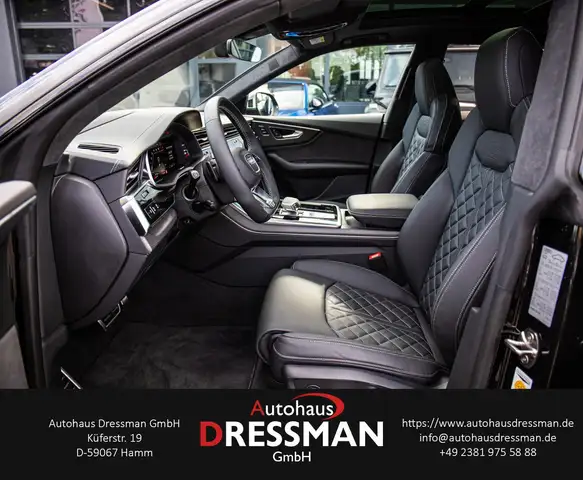 Audi SQ8 view 10