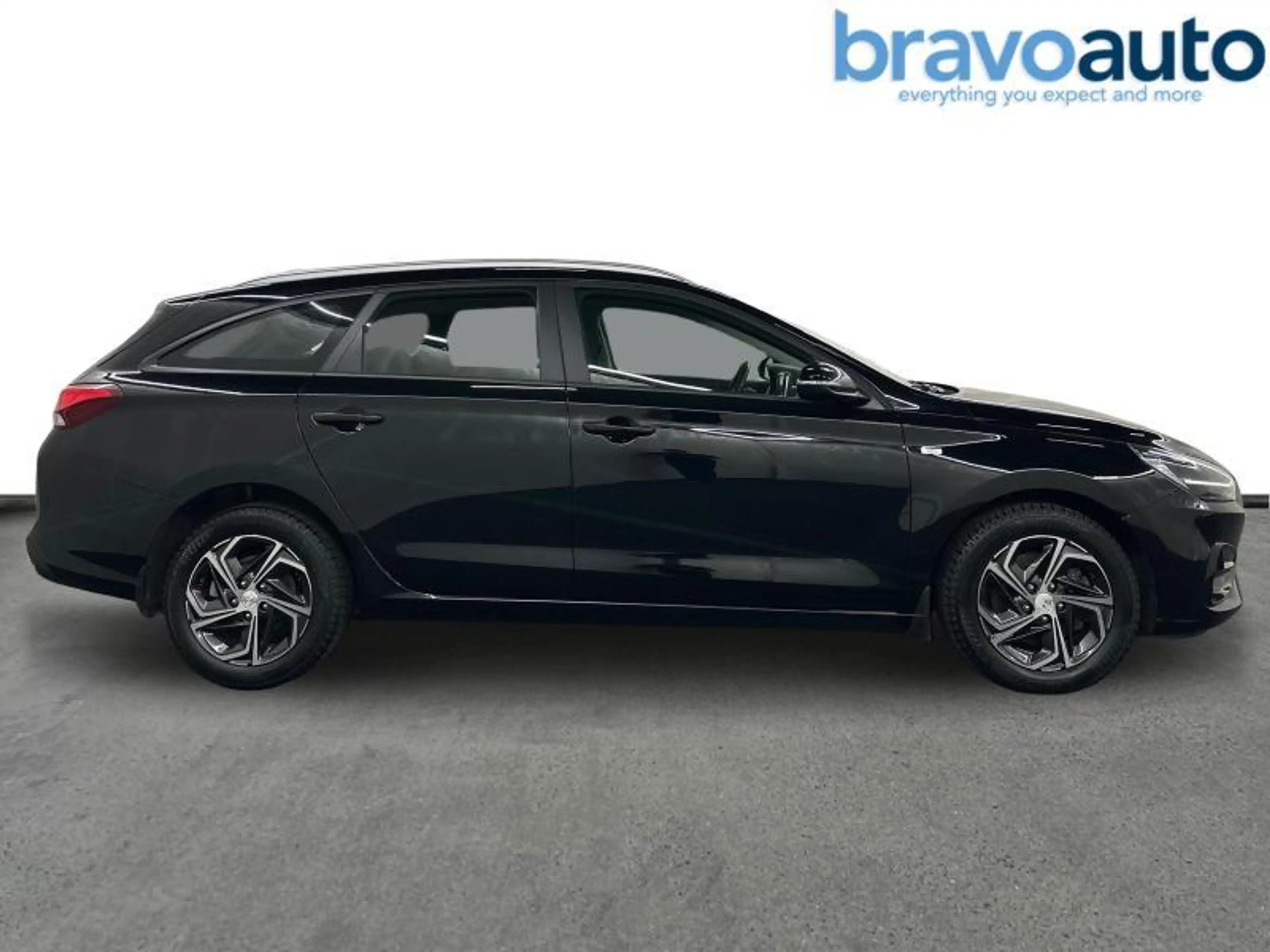 Hyundai i30 Wagon MHEV AT | winter pack — photo 14
