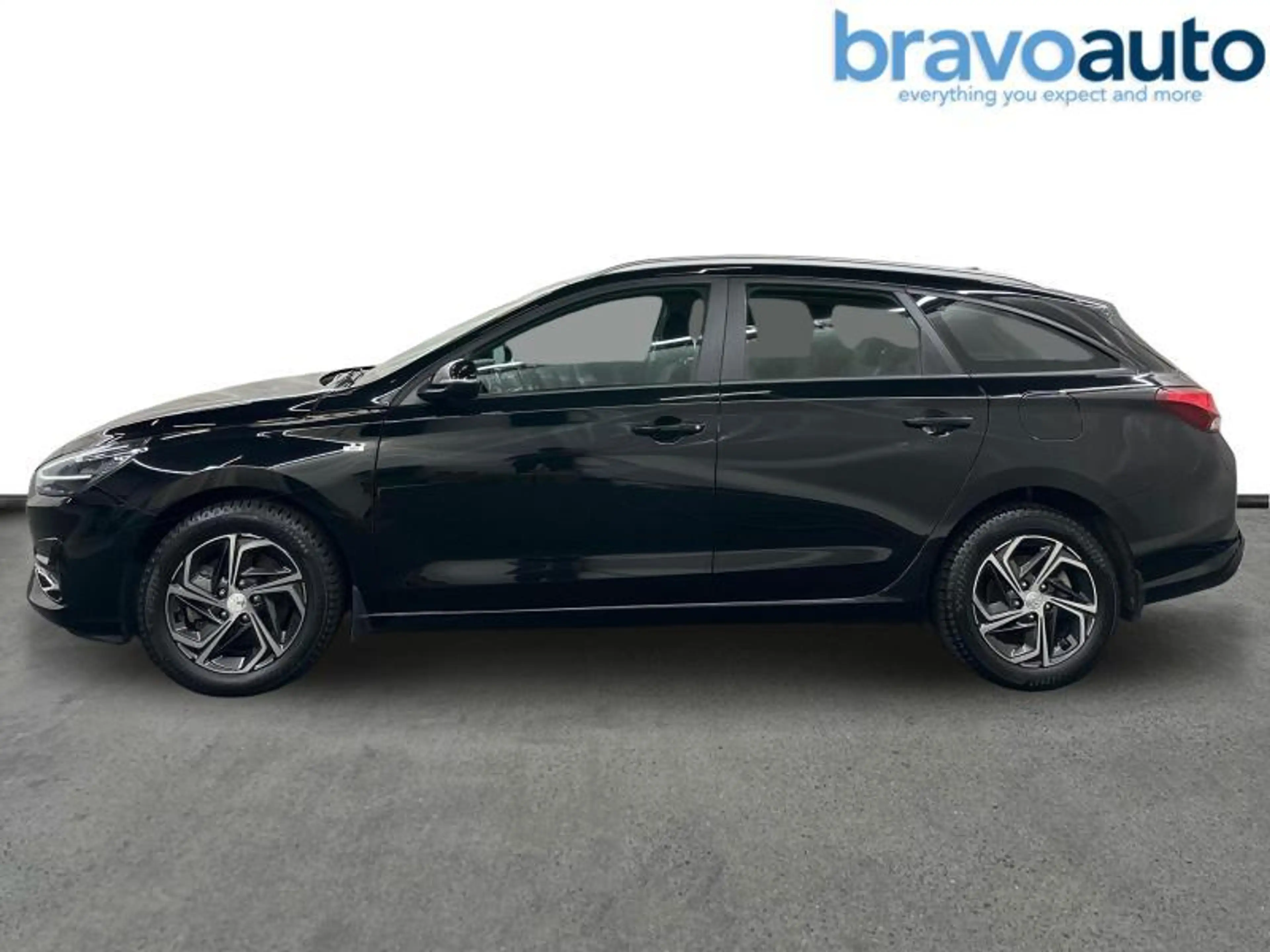 Hyundai i30 Wagon MHEV AT | winter pack — photo 3