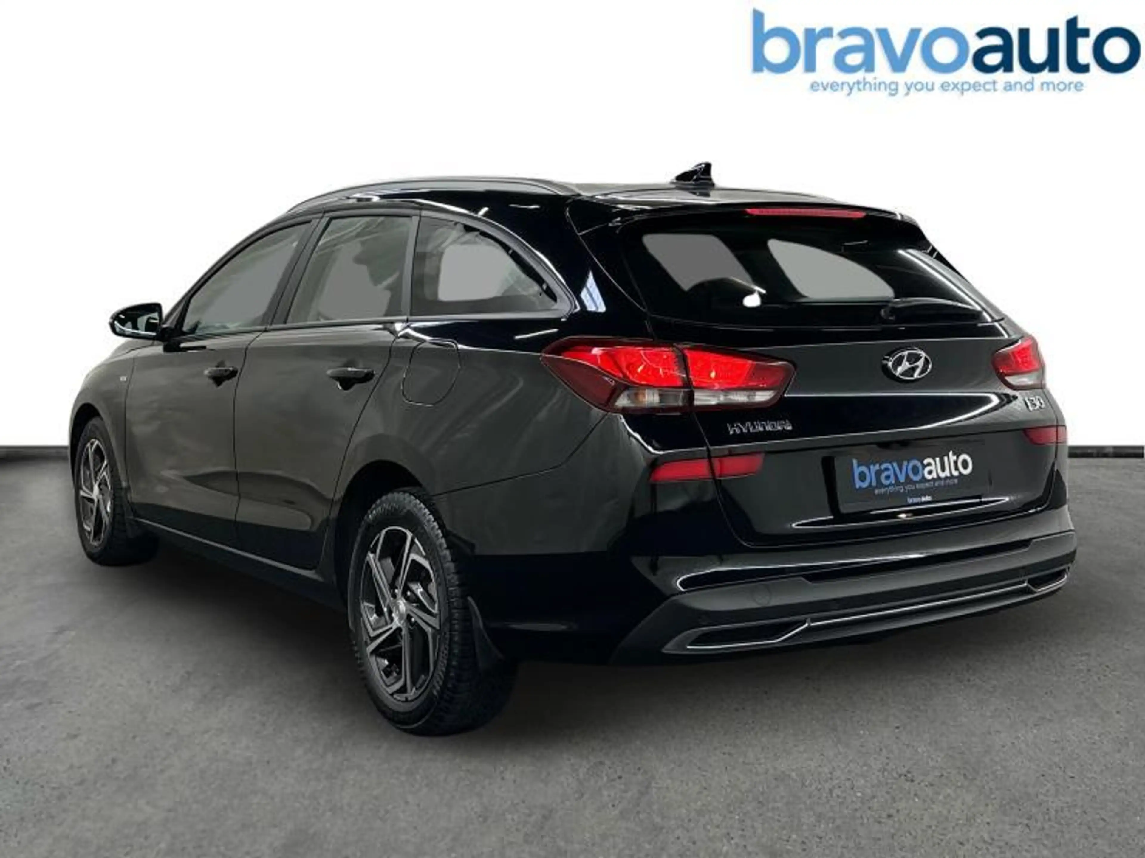 Hyundai i30 Wagon MHEV AT | winter pack — photo 2