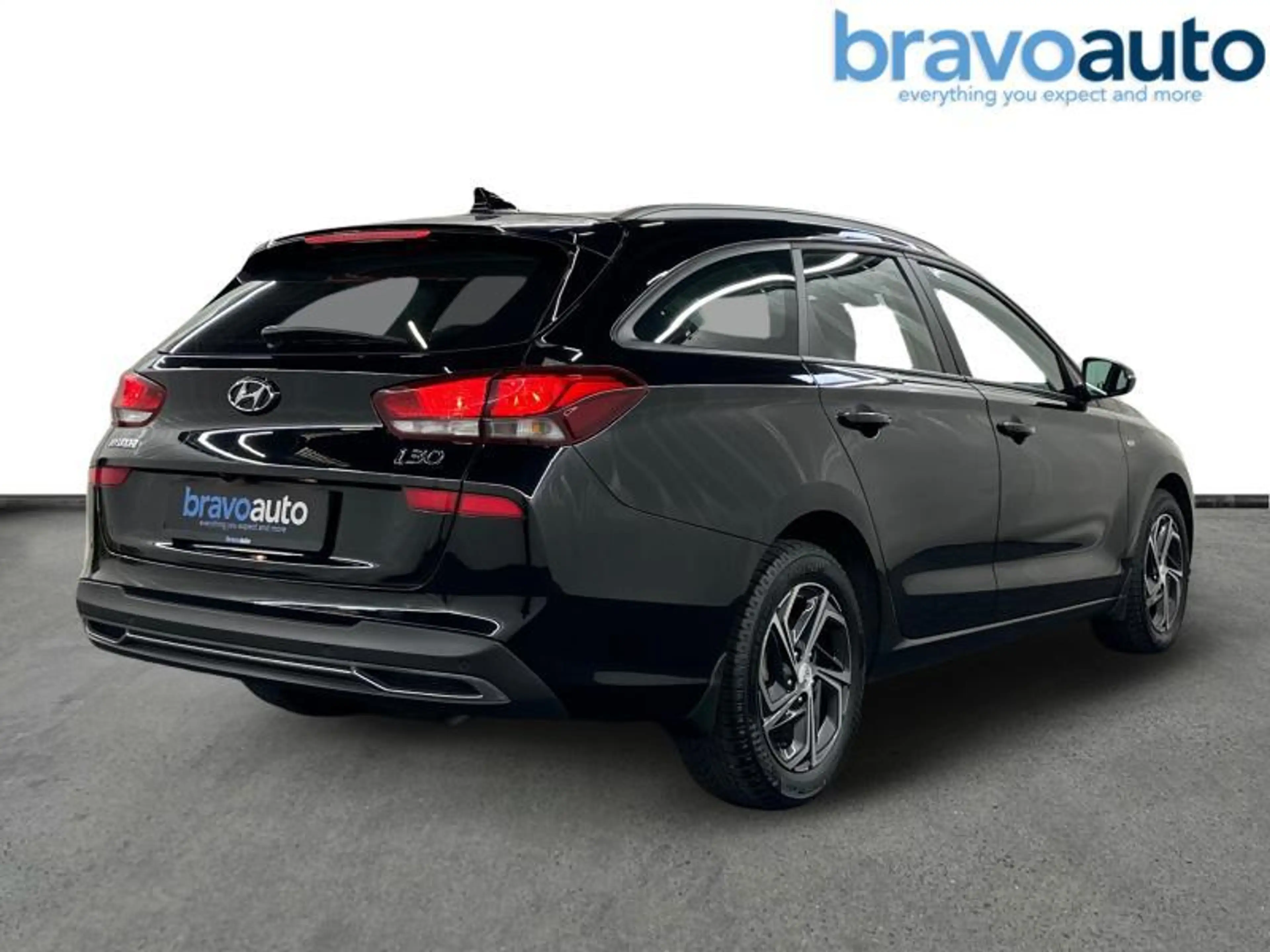 Hyundai i30 Wagon MHEV AT | winter pack — photo 15