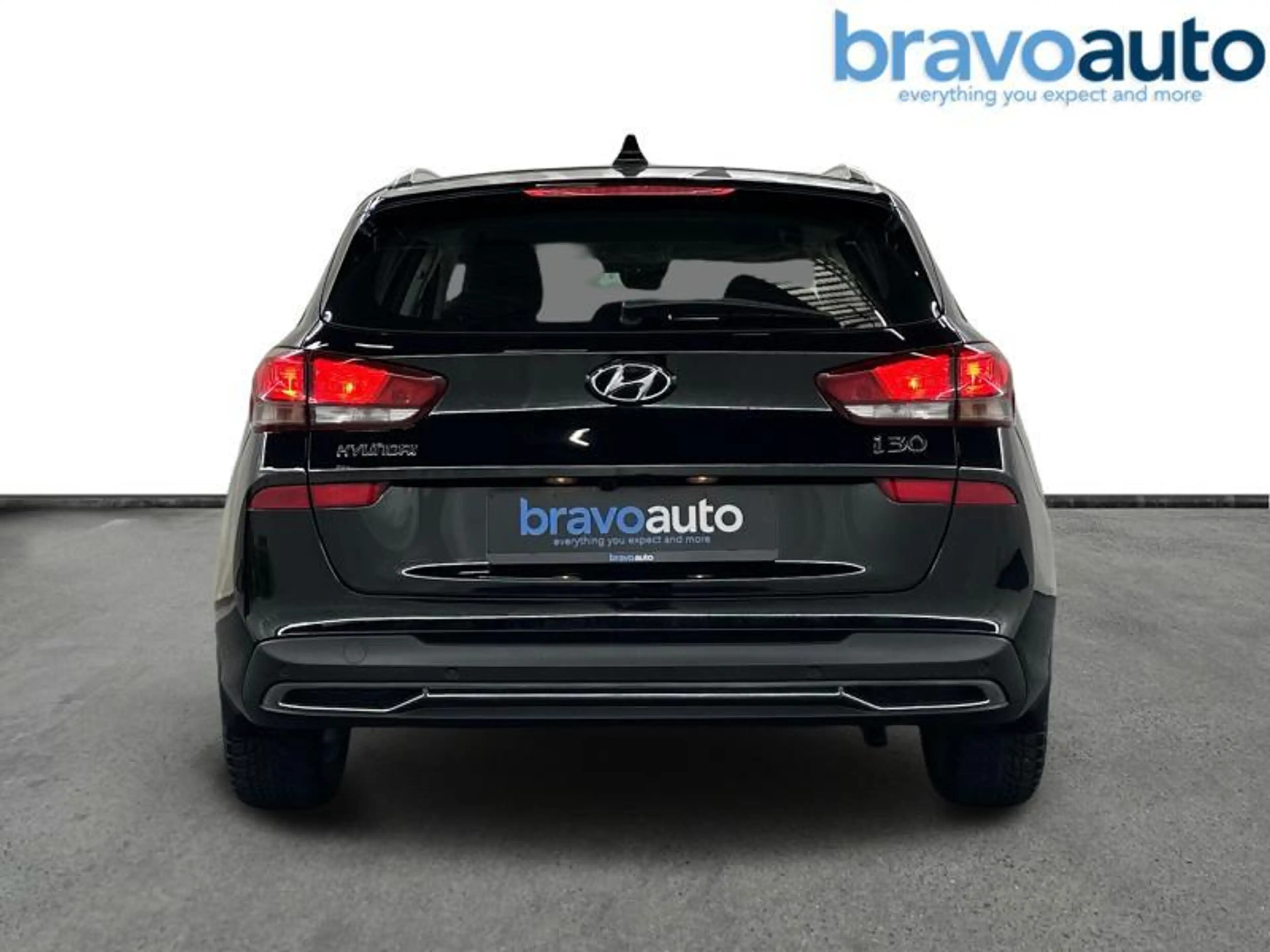 Hyundai i30 Wagon MHEV AT | winter pack — photo 4