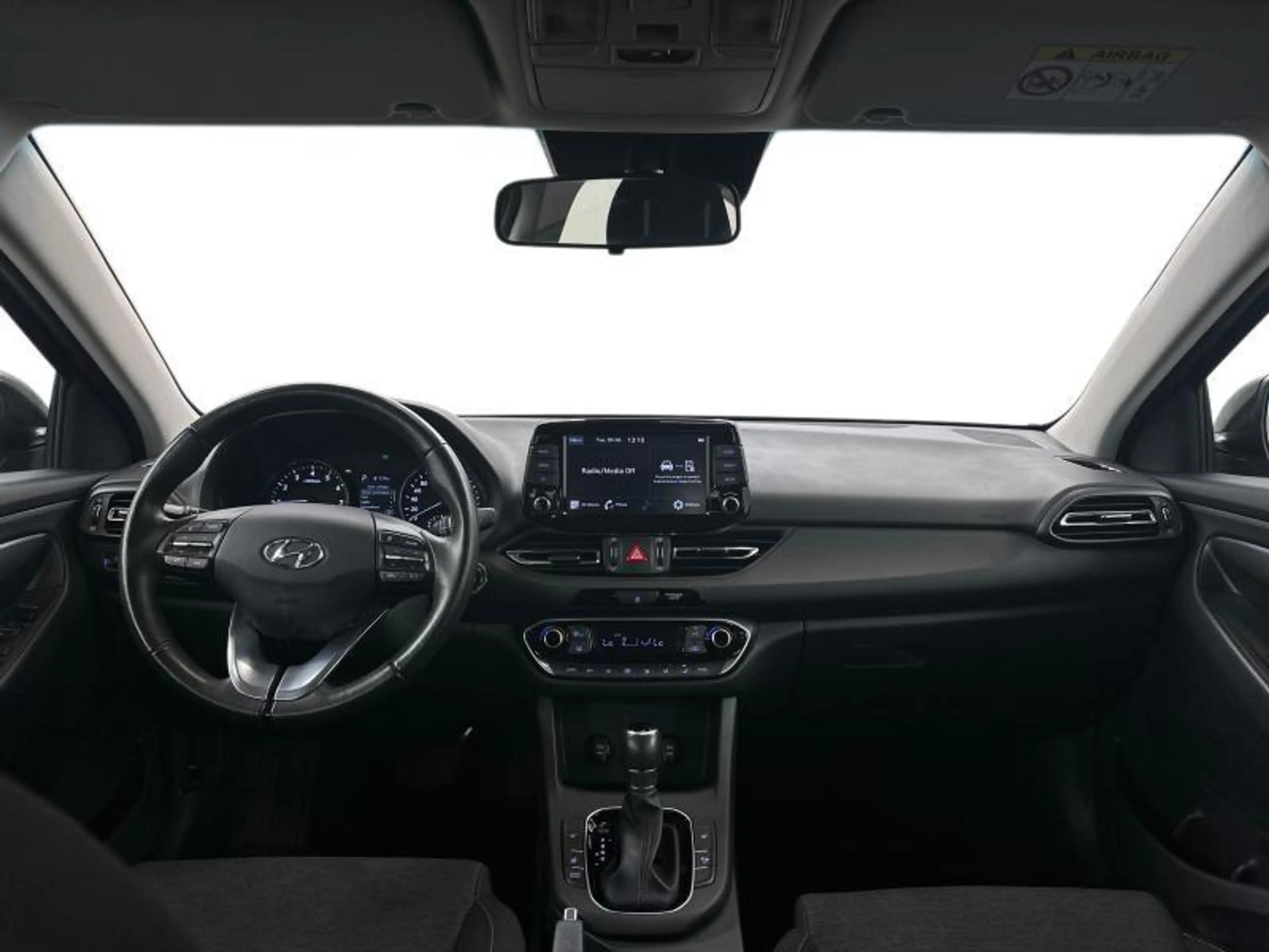Hyundai i30 Wagon MHEV AT | winter pack — photo 7