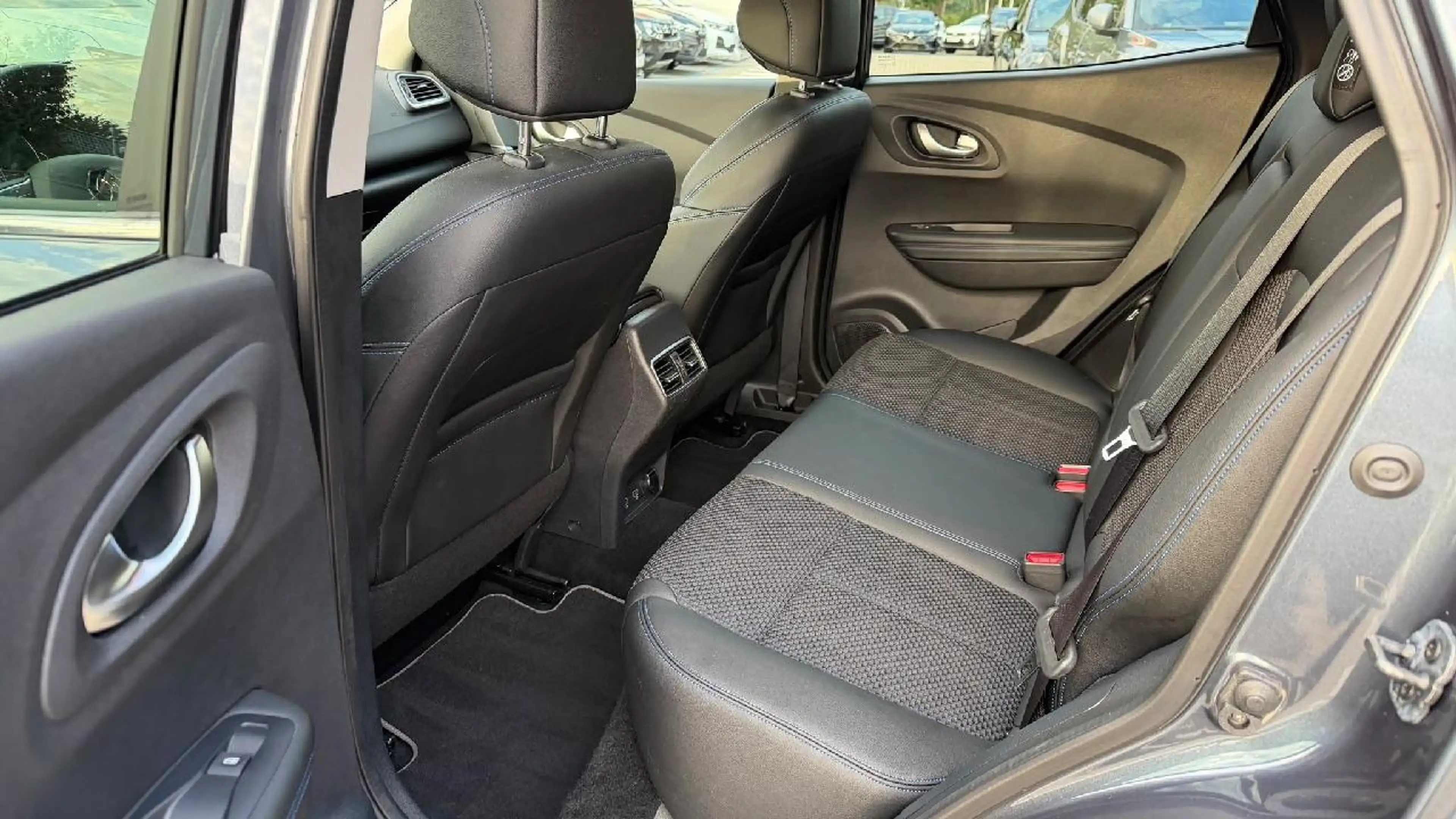 Renault Kadjar LIMITED Deluxe TCe 140 — photo 9