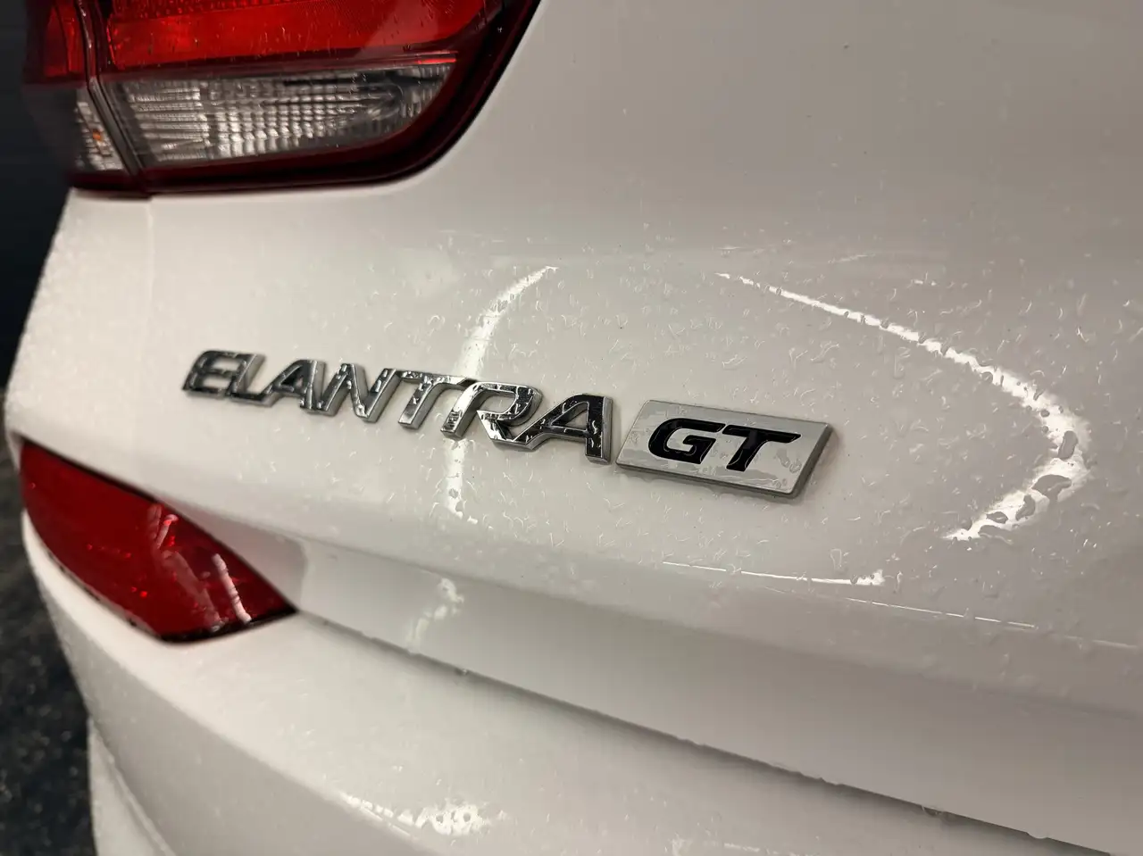 Hyundai ELANTRA снимка Hyundai ELANTRA