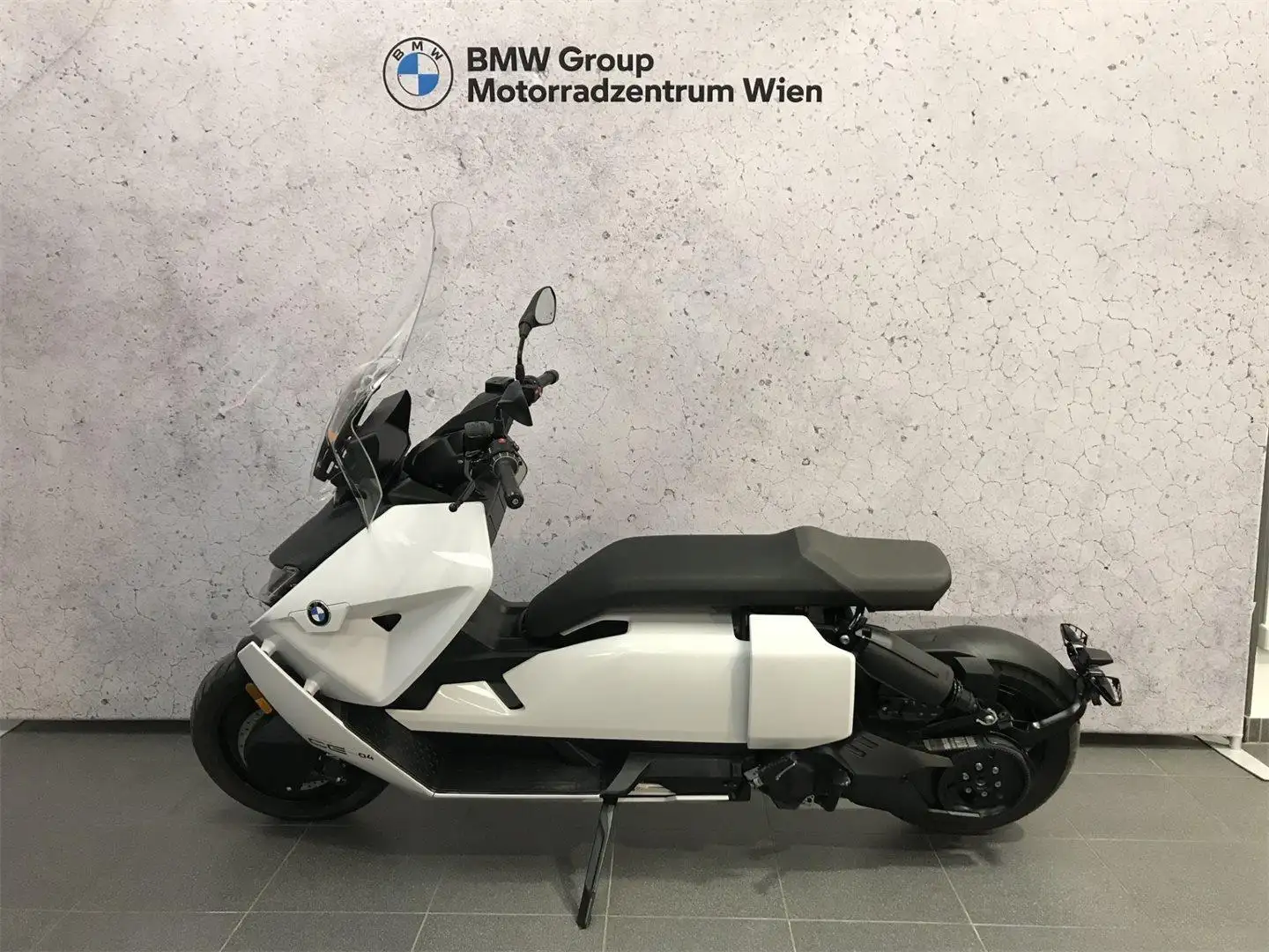 BMW CE 04 Wit - 1