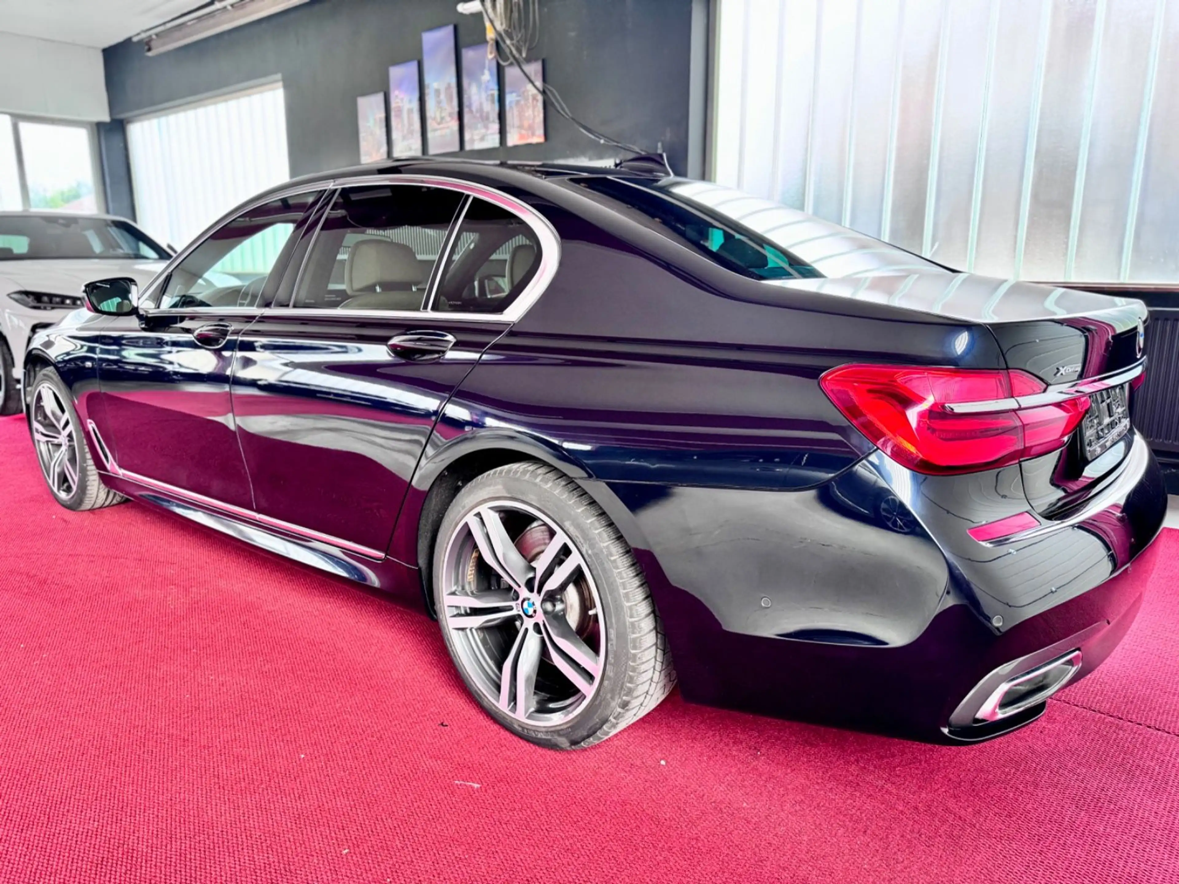 BMW 750 i M Sport Laser Bowers Individual Sportabgas — photo 9