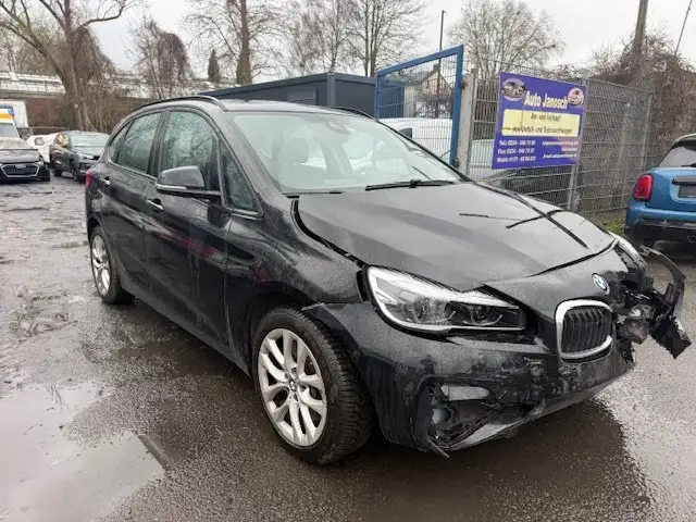BMW 225 225 xe Advantage