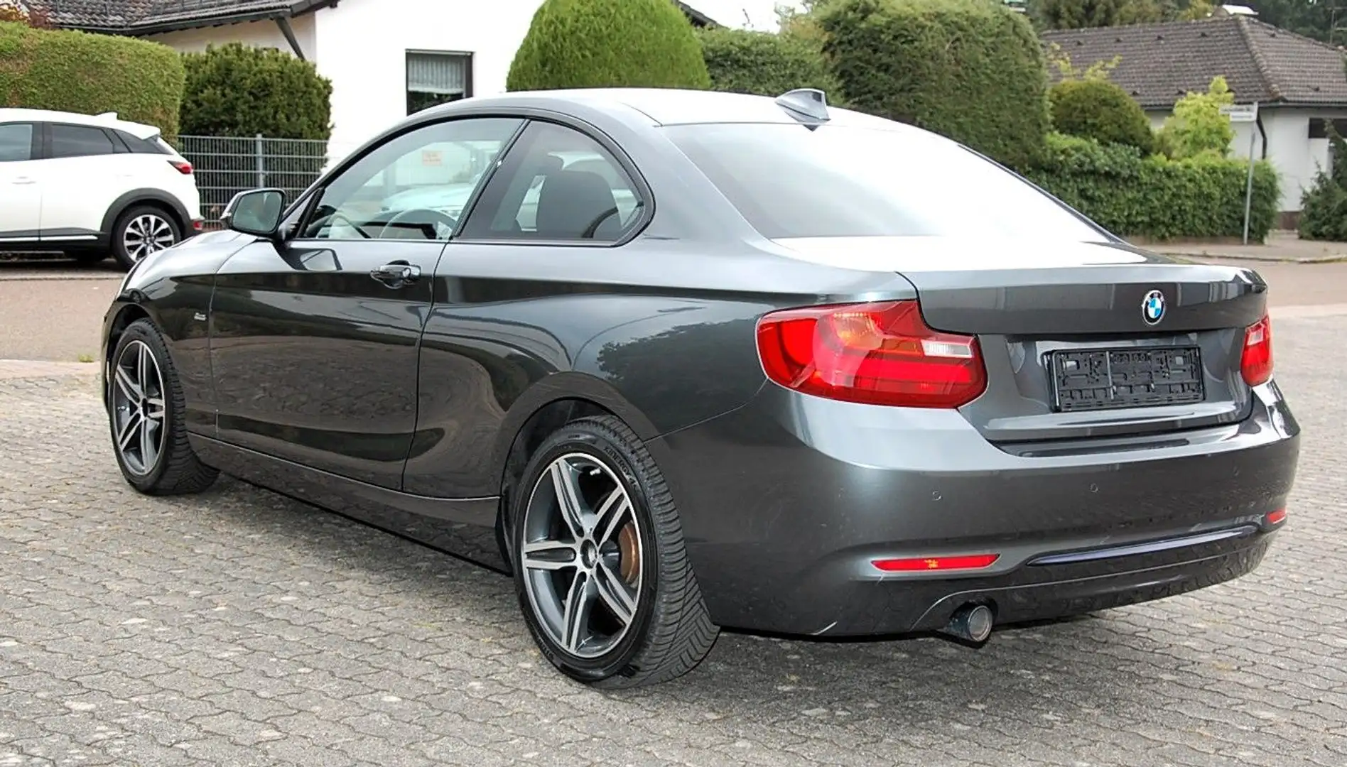 BMW 218 d Coupé Sport Line Grau - 2