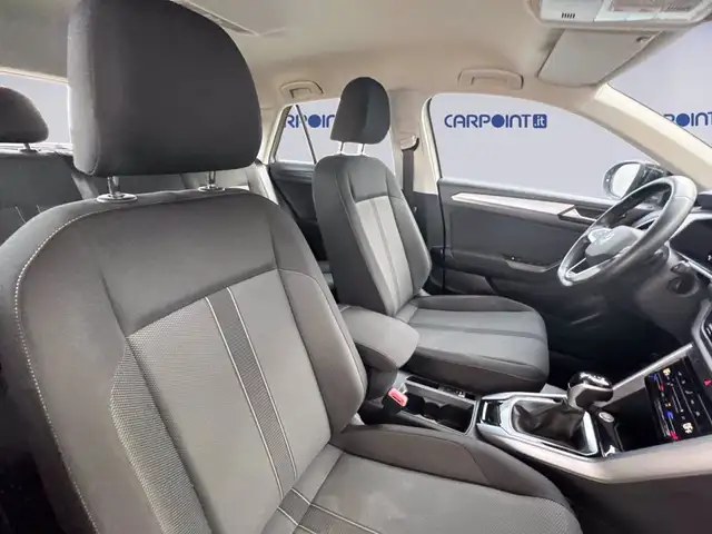 Volkswagen T-Roc view 8