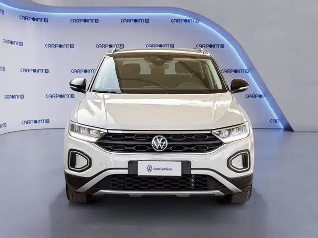 Volkswagen T-Roc view 3