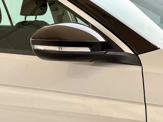 Volkswagen T-Roc view 16