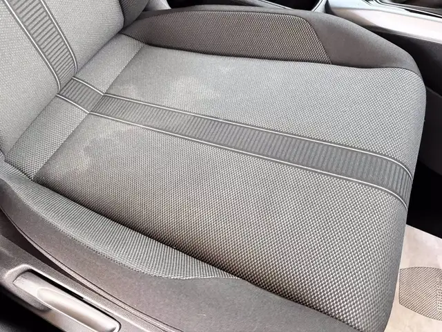 Volkswagen T-Roc view 9