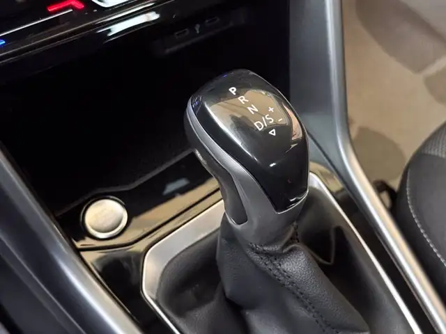 Volkswagen T-Roc view 26