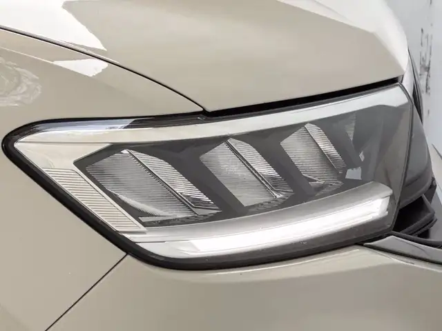 Volkswagen T-Roc view 14