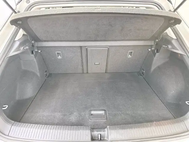 Volkswagen T-Roc view 12