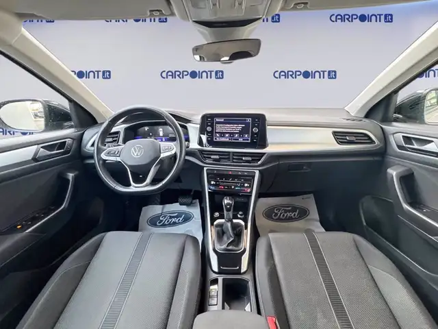 Volkswagen T-Roc view 11