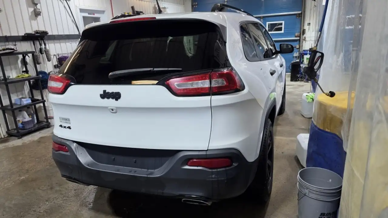 Jeep Cherokee снимка Jeep Cherokee