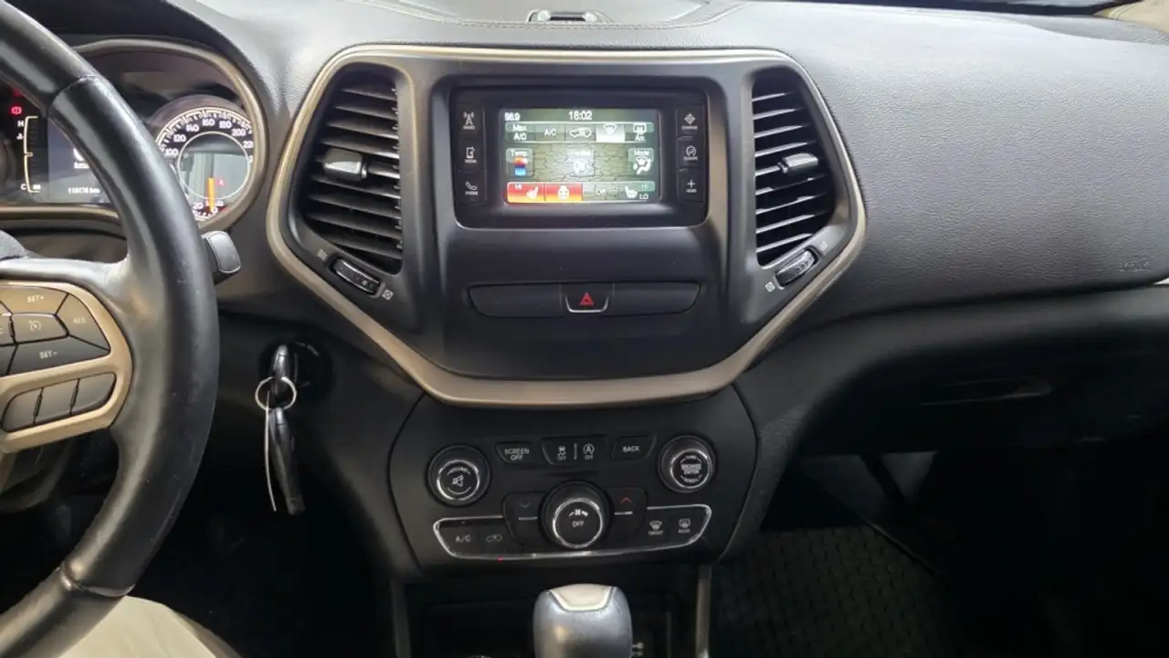 Jeep Cherokee снимка Jeep Cherokee