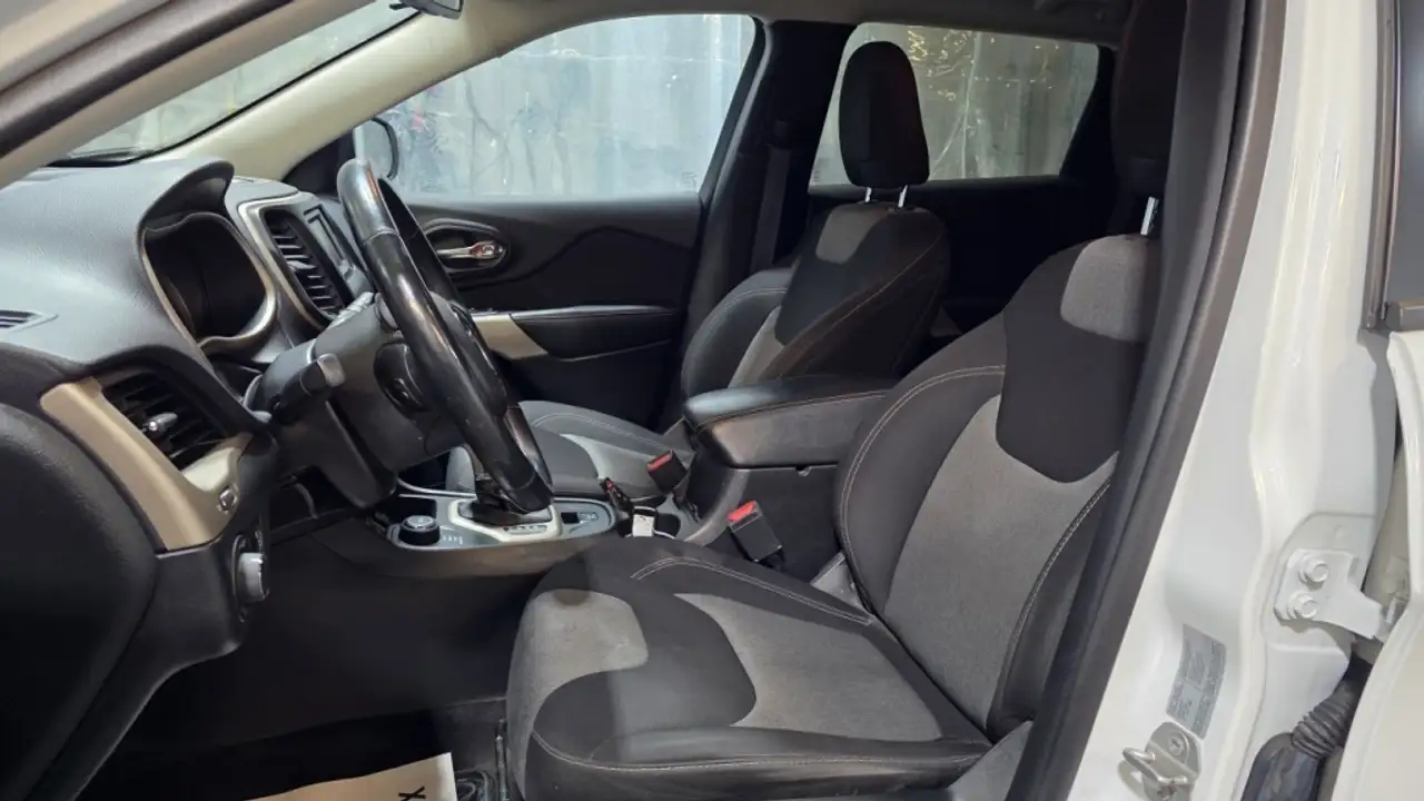 Jeep Cherokee снимка Jeep Cherokee