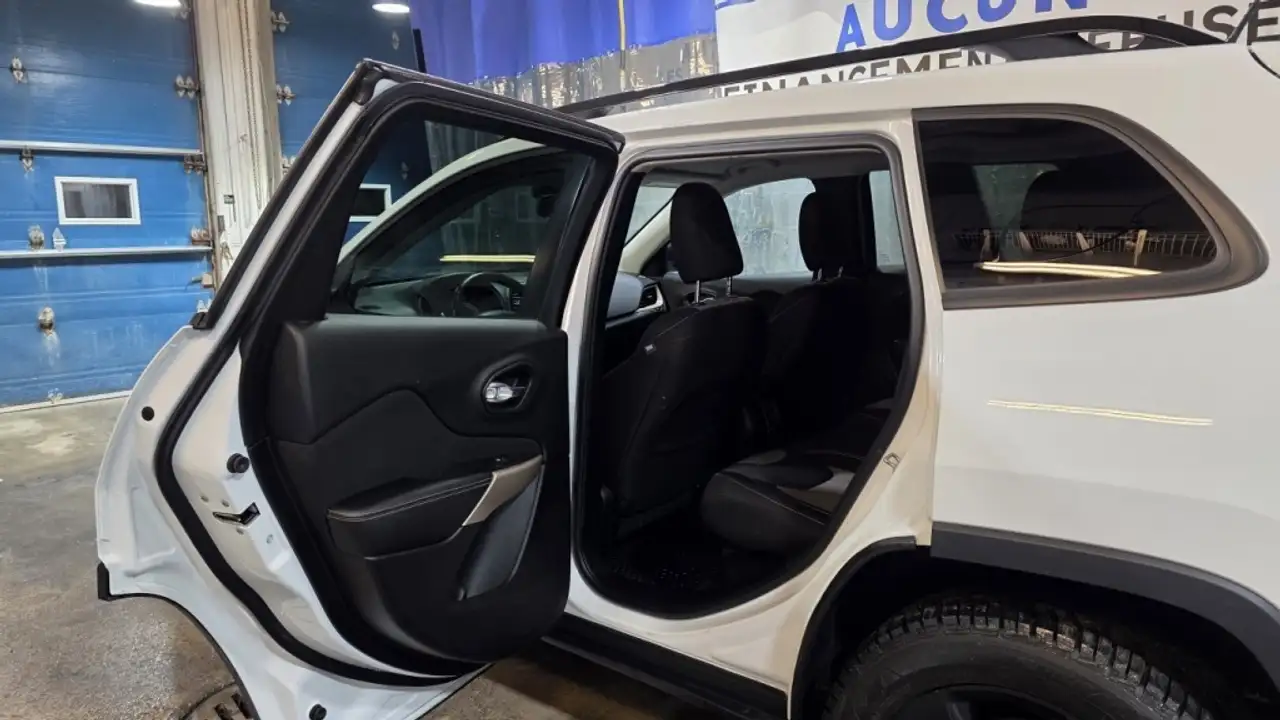 Jeep Cherokee снимка Jeep Cherokee