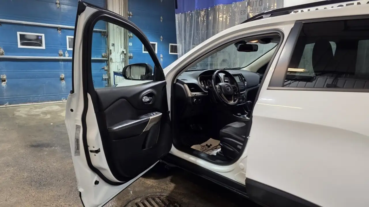 Jeep Cherokee снимка Jeep Cherokee
