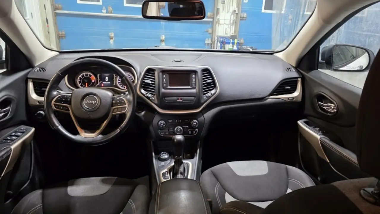 Jeep Cherokee снимка Jeep Cherokee