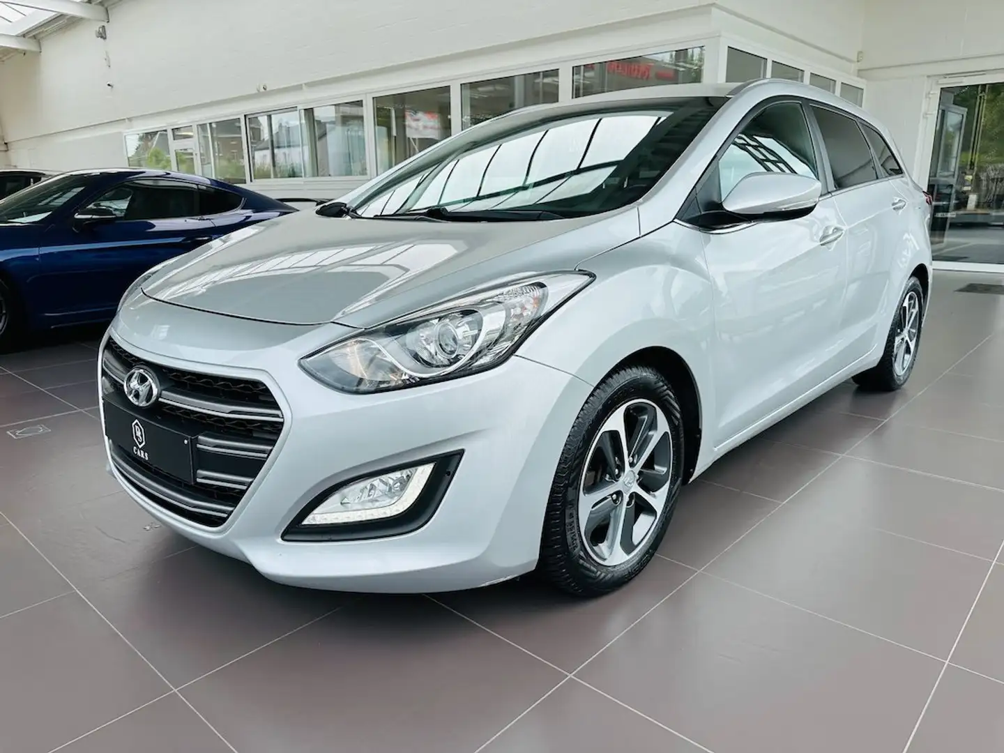 Hyundai i30 SW 1.6 CRDi ** GARANTIE + GPS + AIRCO *** Gri - 1