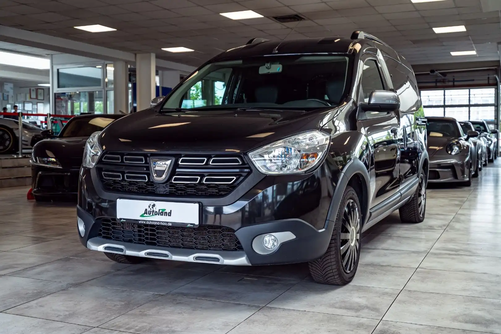 Dacia Dokker TCe 115 Stepway Celebration*SHZ*Klima*TOP Zwart - 1