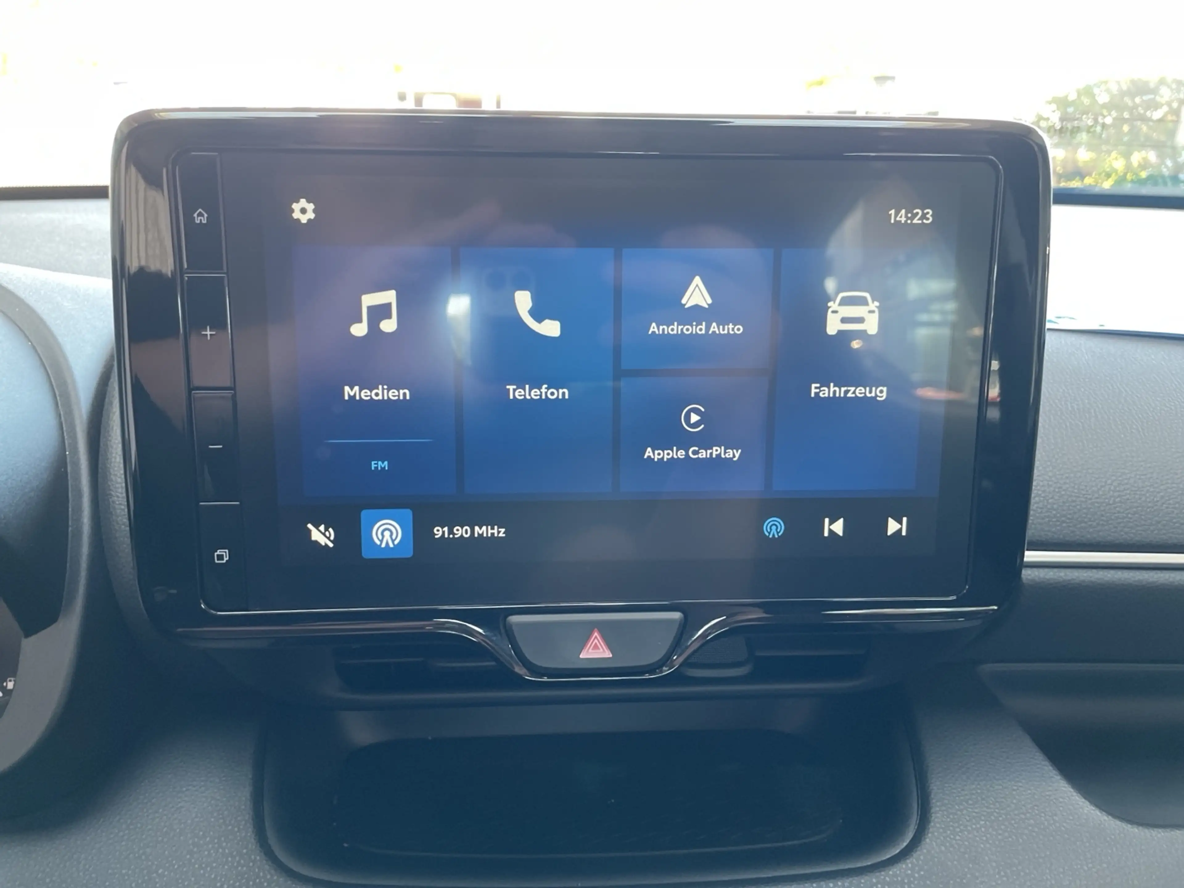 Mazda 2 Hybrid 1.5L Hybrid VVT-i 116 Centre-Line — photo 12