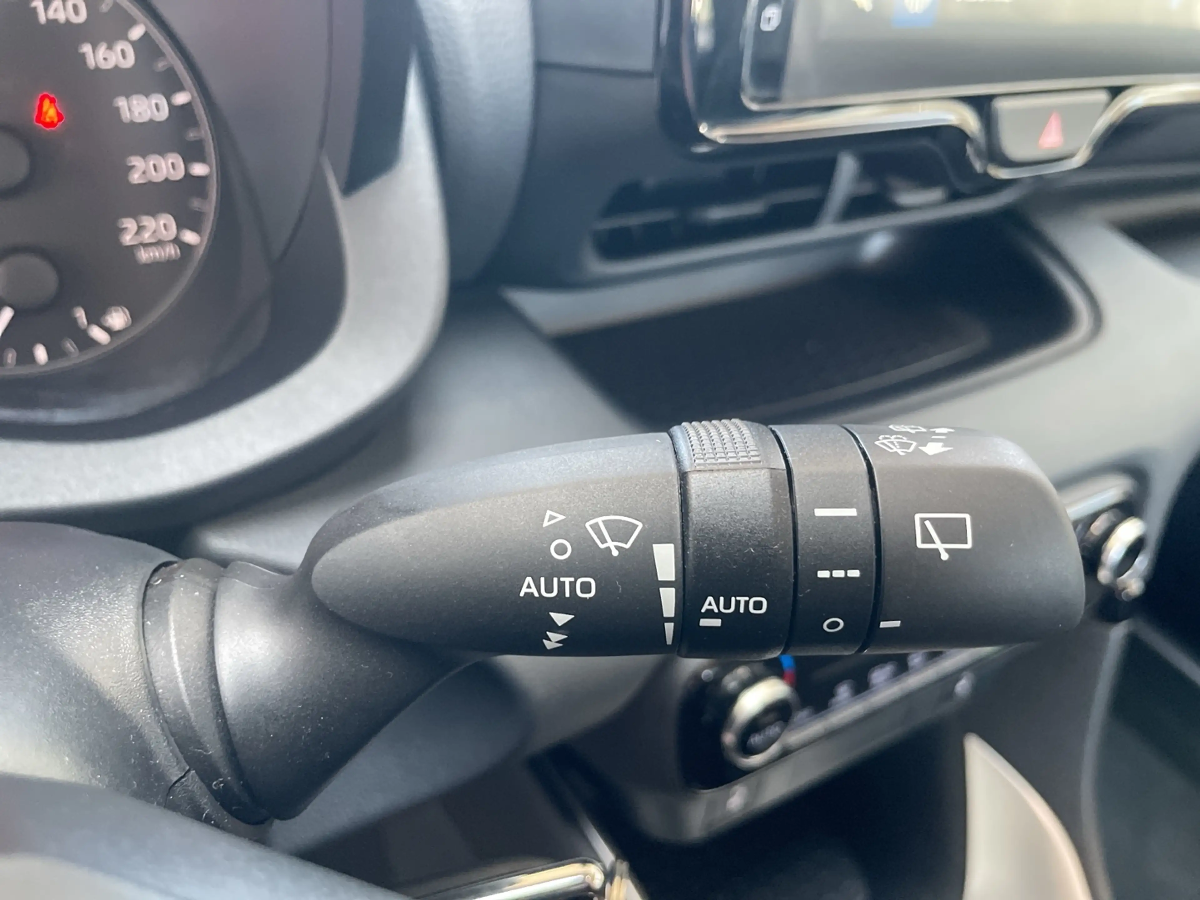 Mazda 2 Hybrid 1.5L Hybrid VVT-i 116 Centre-Line — photo 10
