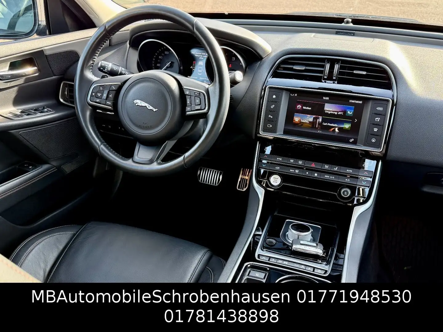 Jaguar XE Prestige Schwarz - 2