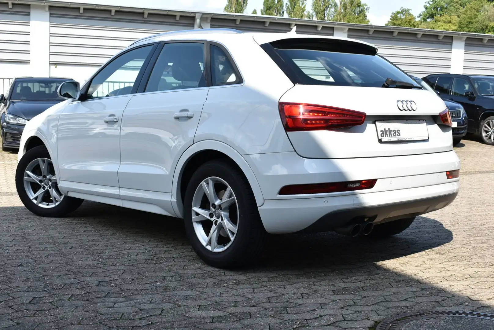 Audi Q3 1.4 TFSI sport *1.Hand*Panorama*Navi* Weiß - 2