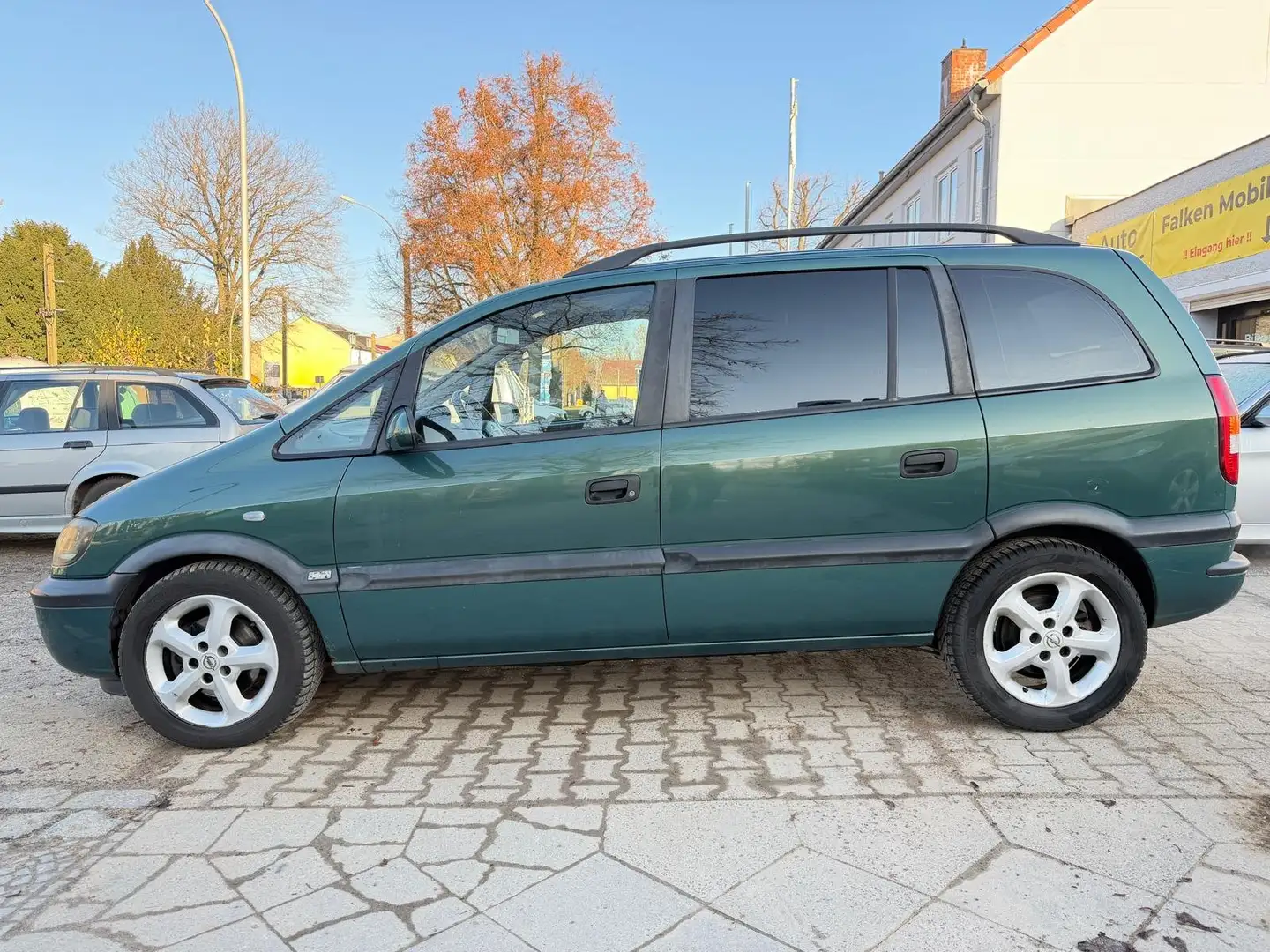Opel Zafira Automatik + Klima + Navi + 7 Sitze Grün - 2