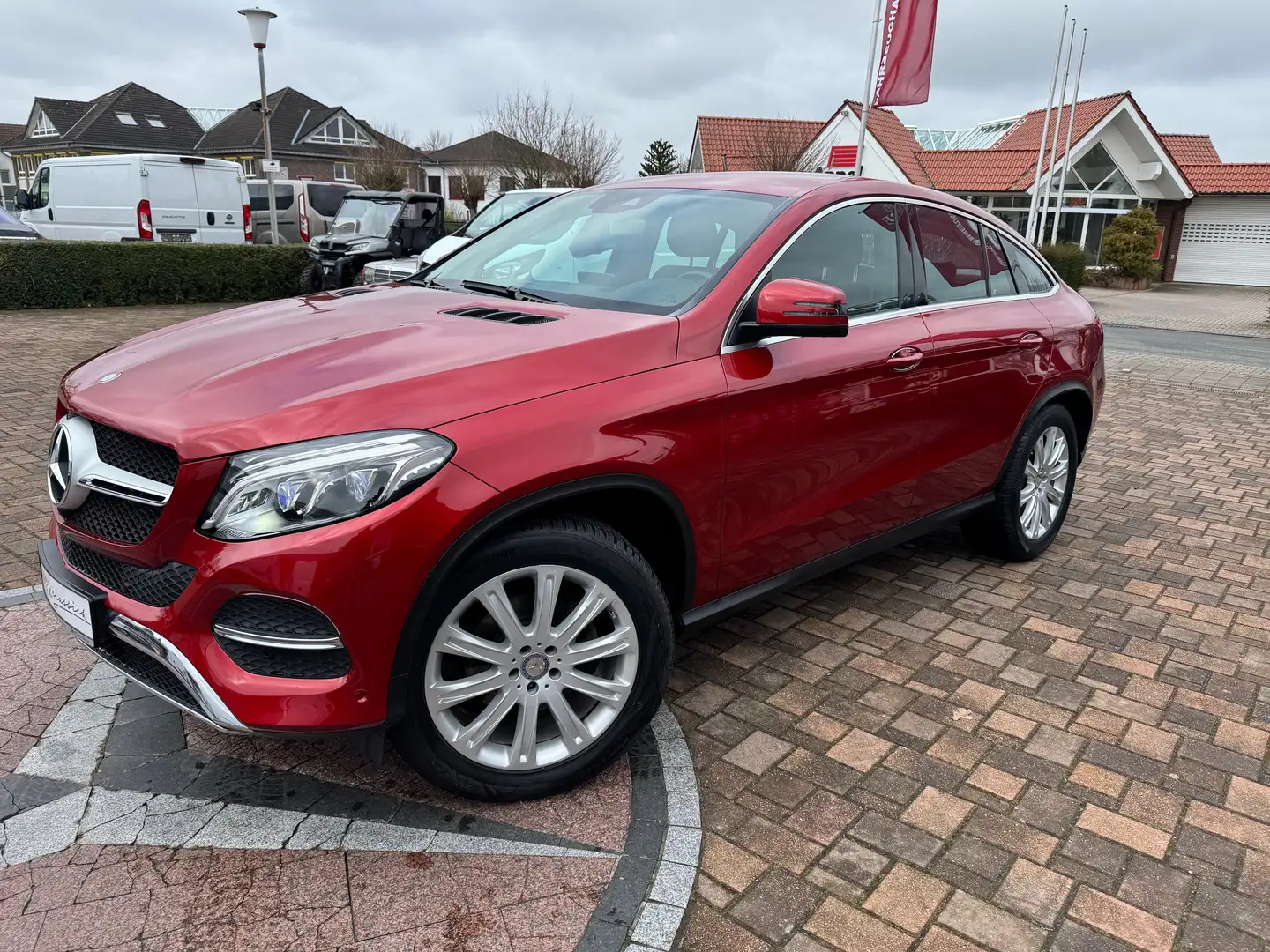 Mercedes-Benz GLE 350 GLE 350 d 4Matic Airmatic AHK Keyless Go 360° Rot - 1