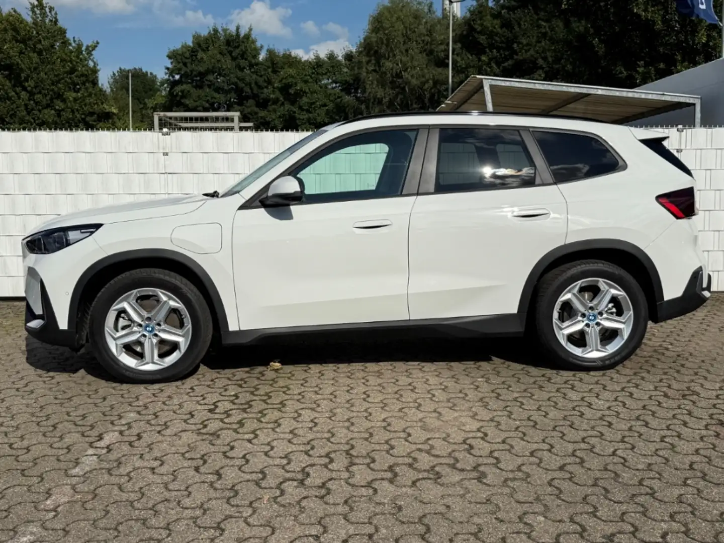 BMW X1 25 e AHK Pano HUD Adap. LED Privacy Verglasung Weiß - 2