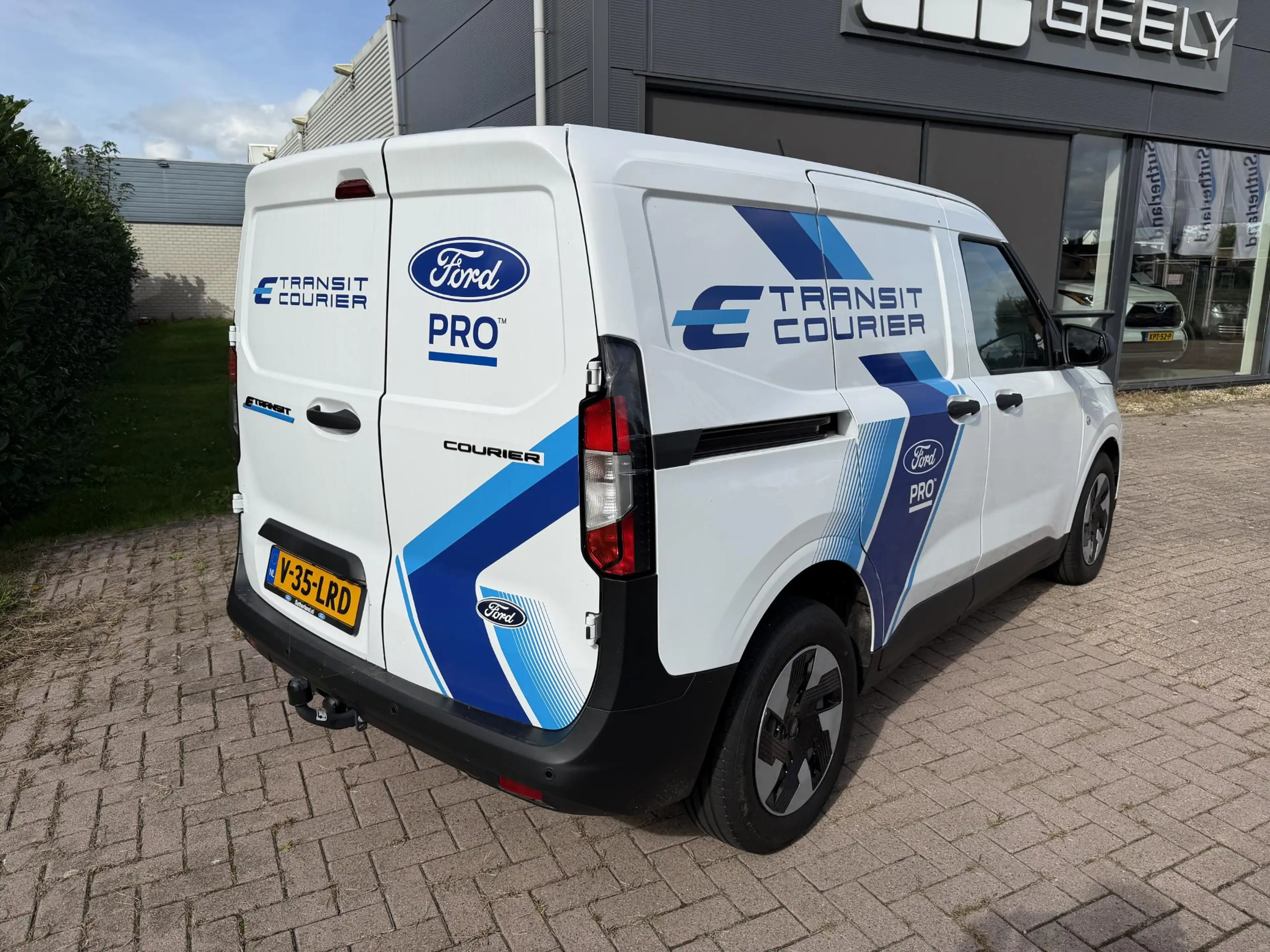 Ford Transit Courier E-Transit Trend 44 kWh 136pk Trekhaak | Achteruitr — photo 5