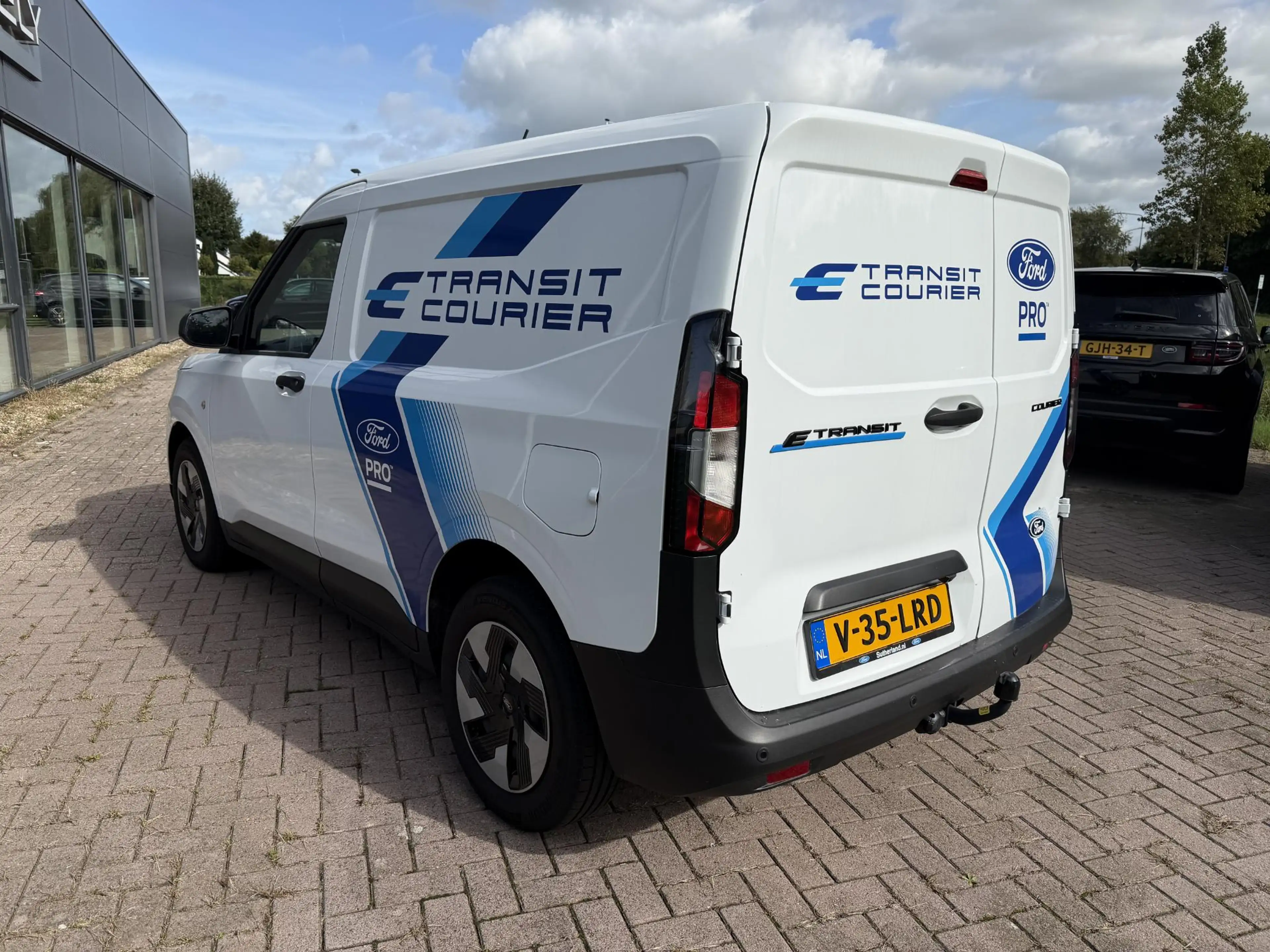 Ford Transit Courier E-Transit Trend 44 kWh 136pk Trekhaak | Achteruitr — photo 7