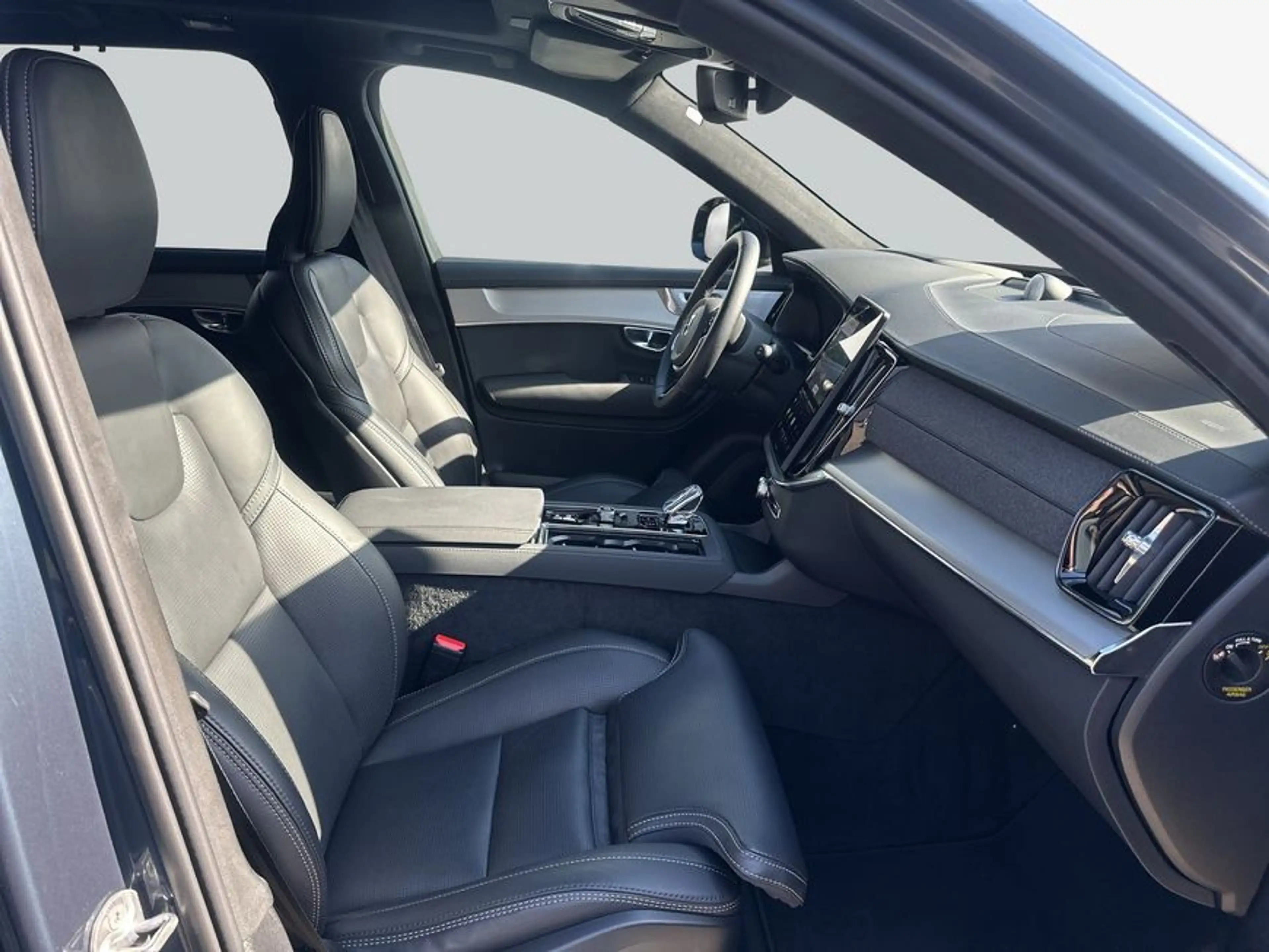 Volvo XC90 XC90 T8 AWD Plug-in Hybrid Ultra Black Edition — photo 9