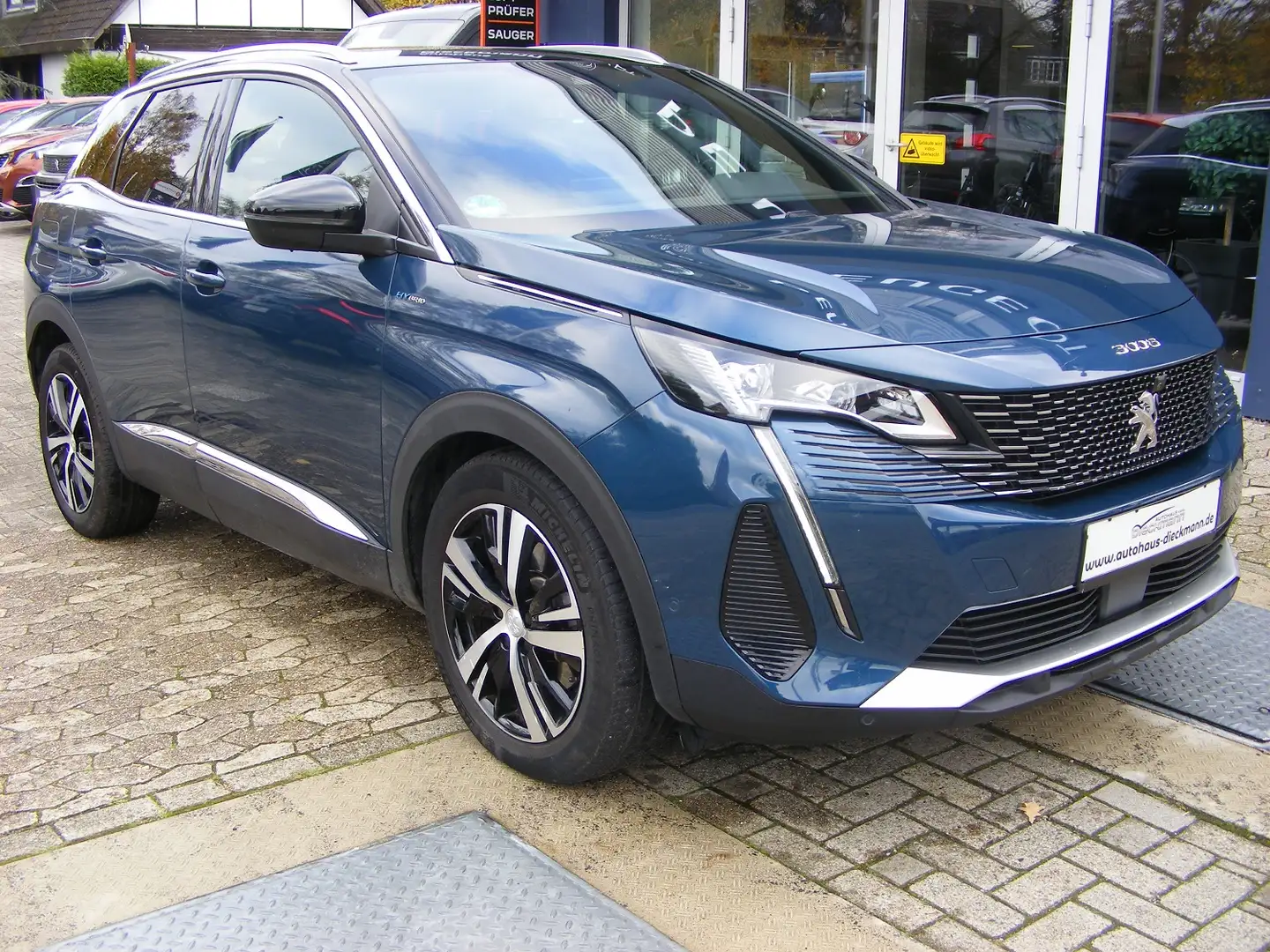 Peugeot 3008 Hybrid 225 e-EAT8 GT Blau - 2