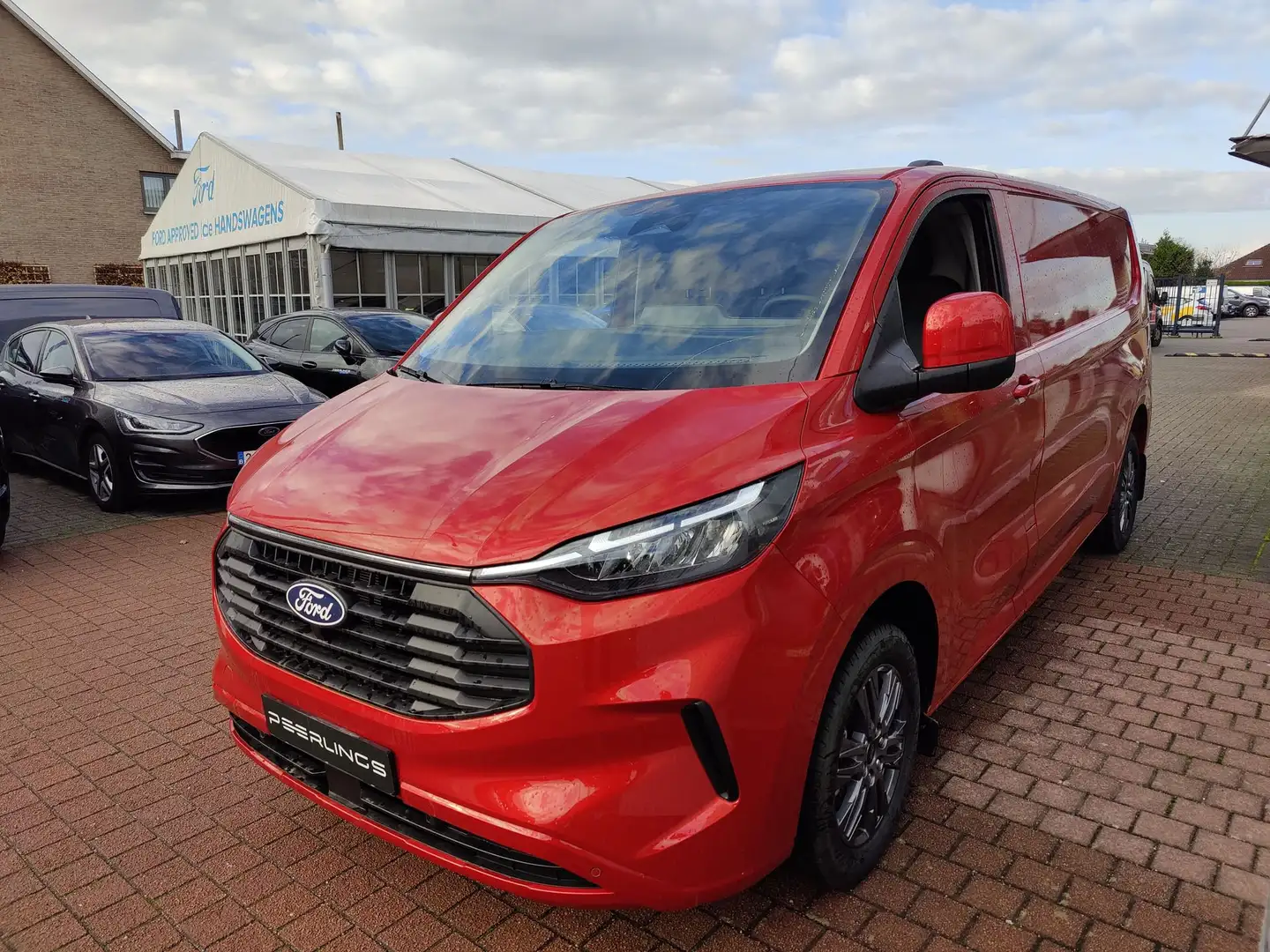 Ford Transit Custom 320L Limited 2.0TD M6 Rood - 2