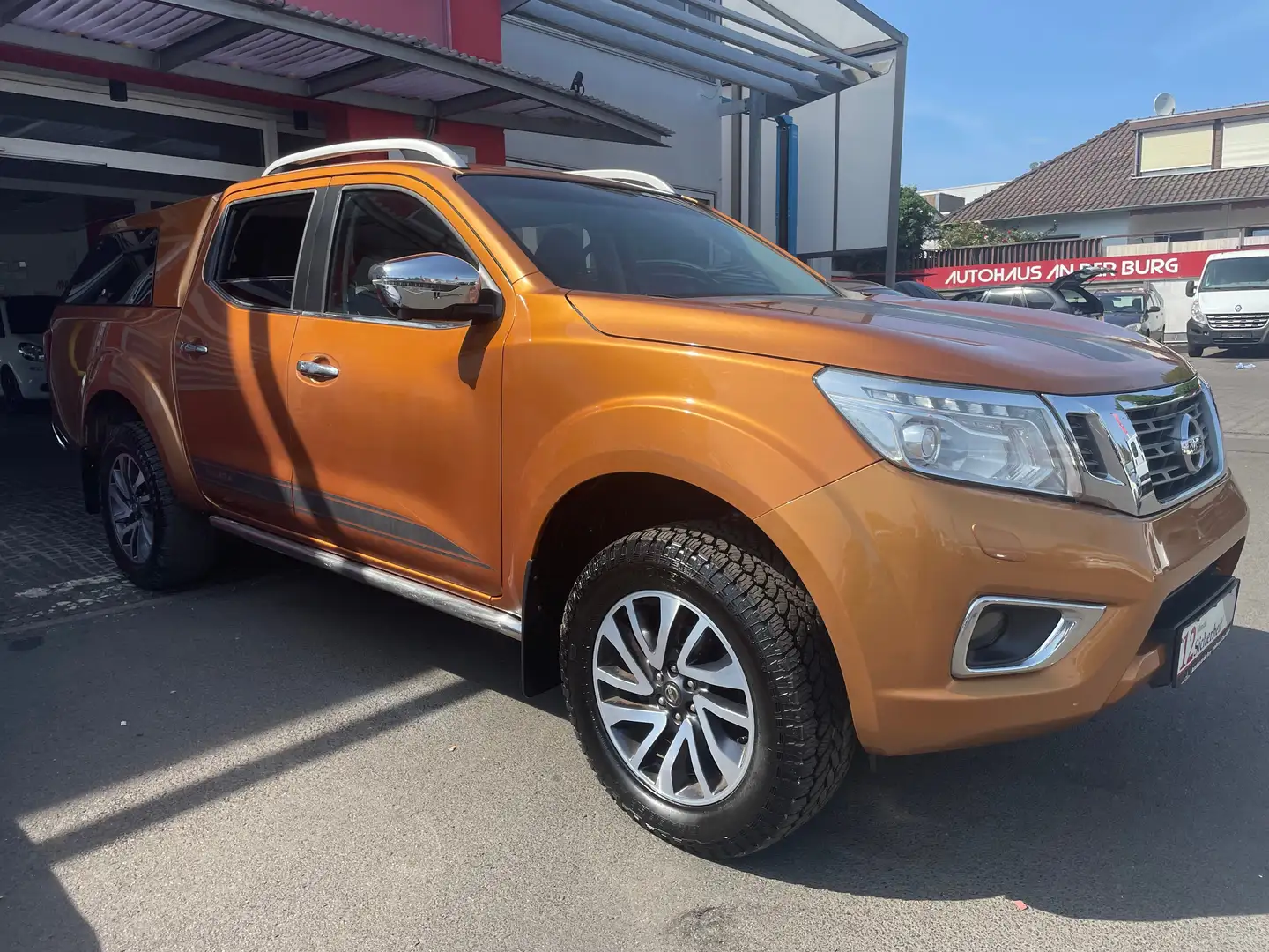 Nissan NP300 Cab 4x4 Naranja - 1