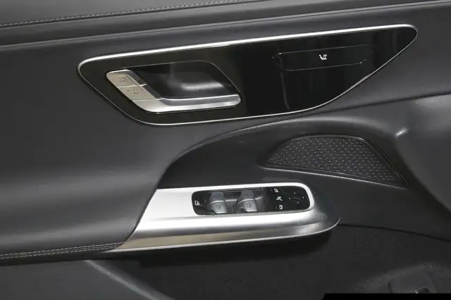Mercedes-Benz E-Class view 14