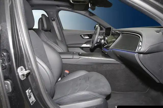 Mercedes-Benz E-Class view 6